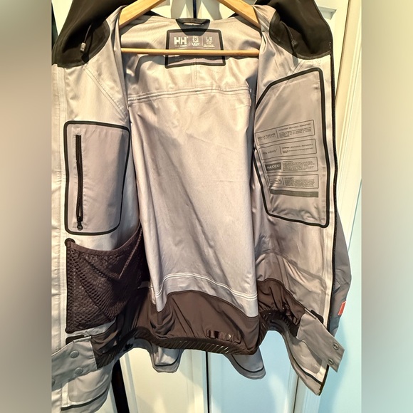 Helly Hansen Gray Ski Jacket with Orange Logo and Trim - Picture 3 of 4